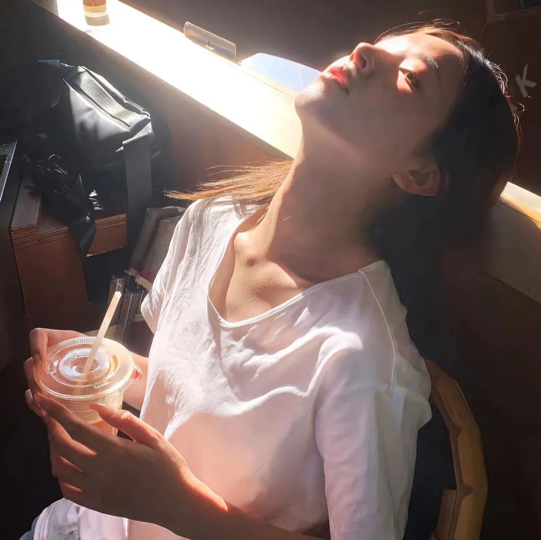 替嫁后，秦太太被迫靠演技苟活